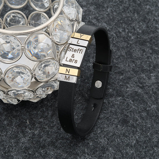 Bracciale in pelle con nomi incisi su perline, ogni nome sul bracciale. "Famiglia" personalizzato per la mamma