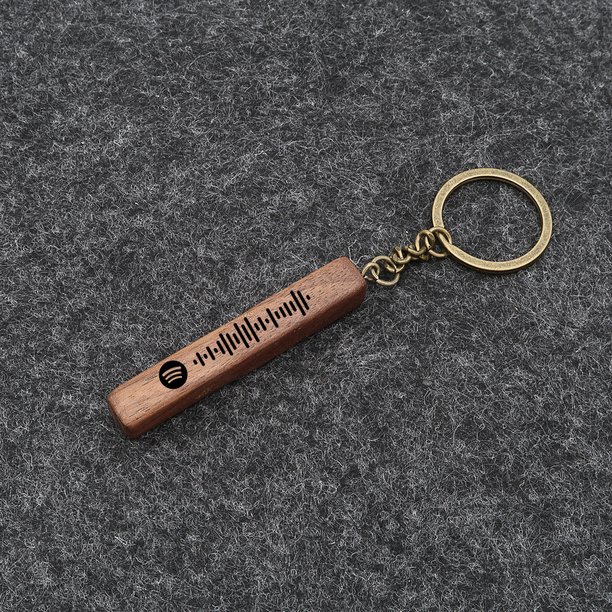 Portachiavi Spotify inciso con codice e nome Spotify. Barra di legno realizzata in vero legno