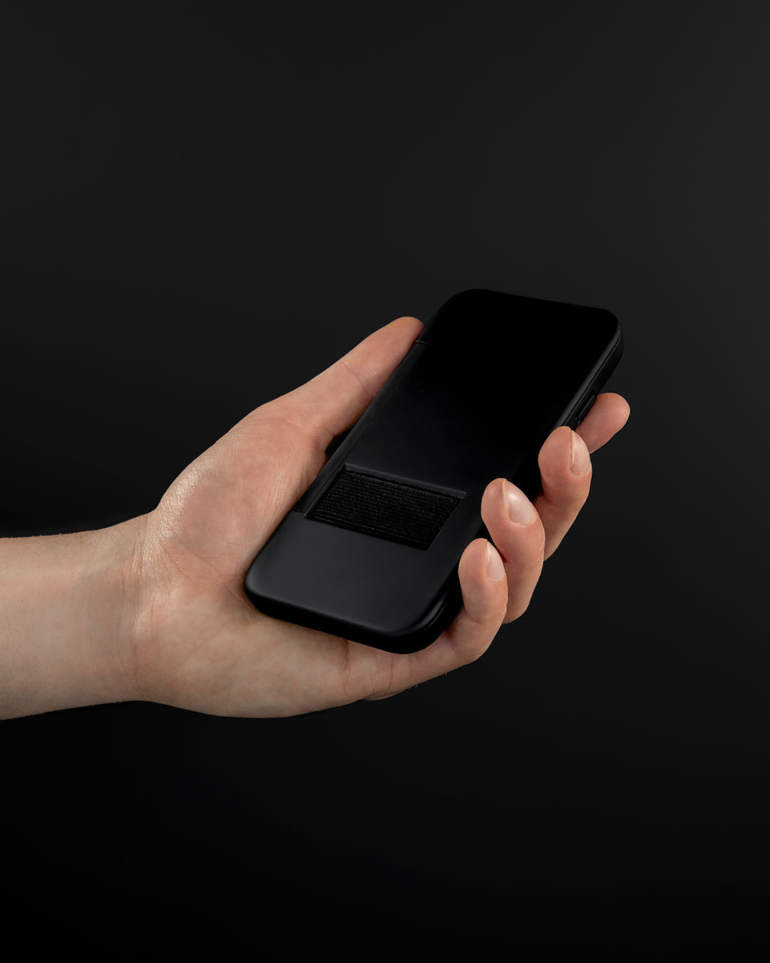 Custodia per iPhone Klak. A chiusura automatica. Con incisione gratuita