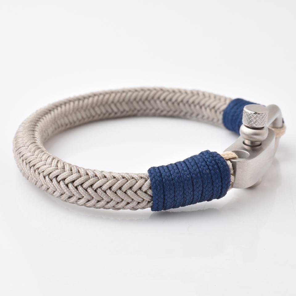 Armband "Aero" aus geflochtenem Seil mit Edelstahl Schäkelverschluß und Gravur